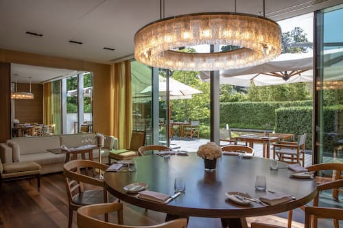 2 restaurants, breakfast, lunch, dinner served; French cuisine