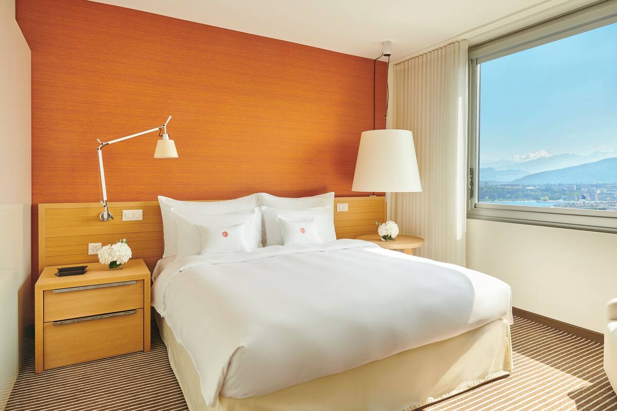 Suite, 1 Bedroom, Lake View | Premium bedding, minibar, in-room safe, desk