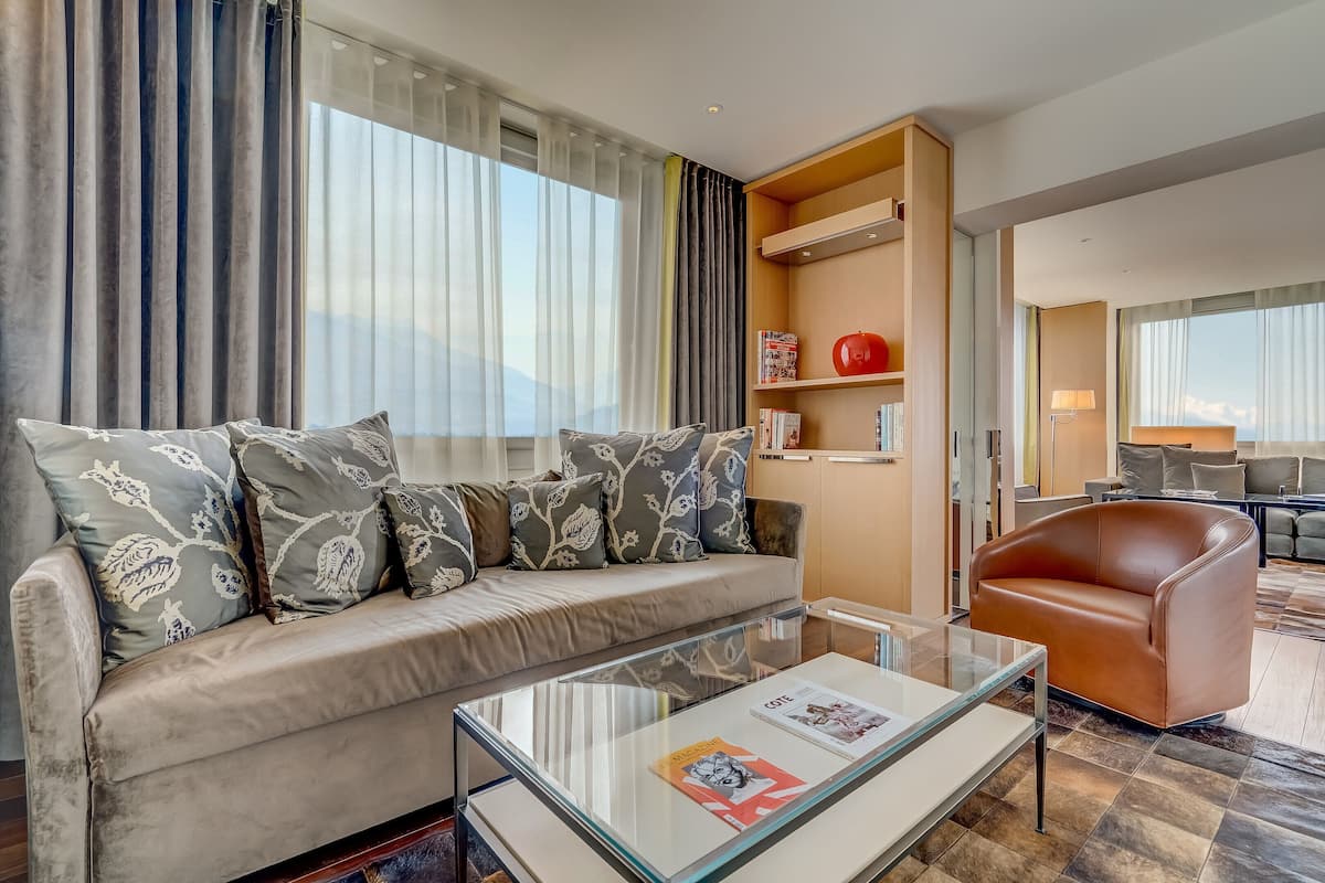 Presidential Suite, Lake View | Living area