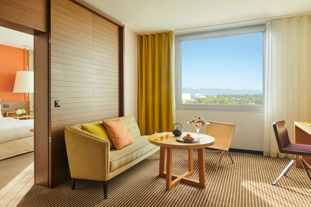 Suite, 1 Bedroom | Premium bedding, minibar, in-room safe, desk