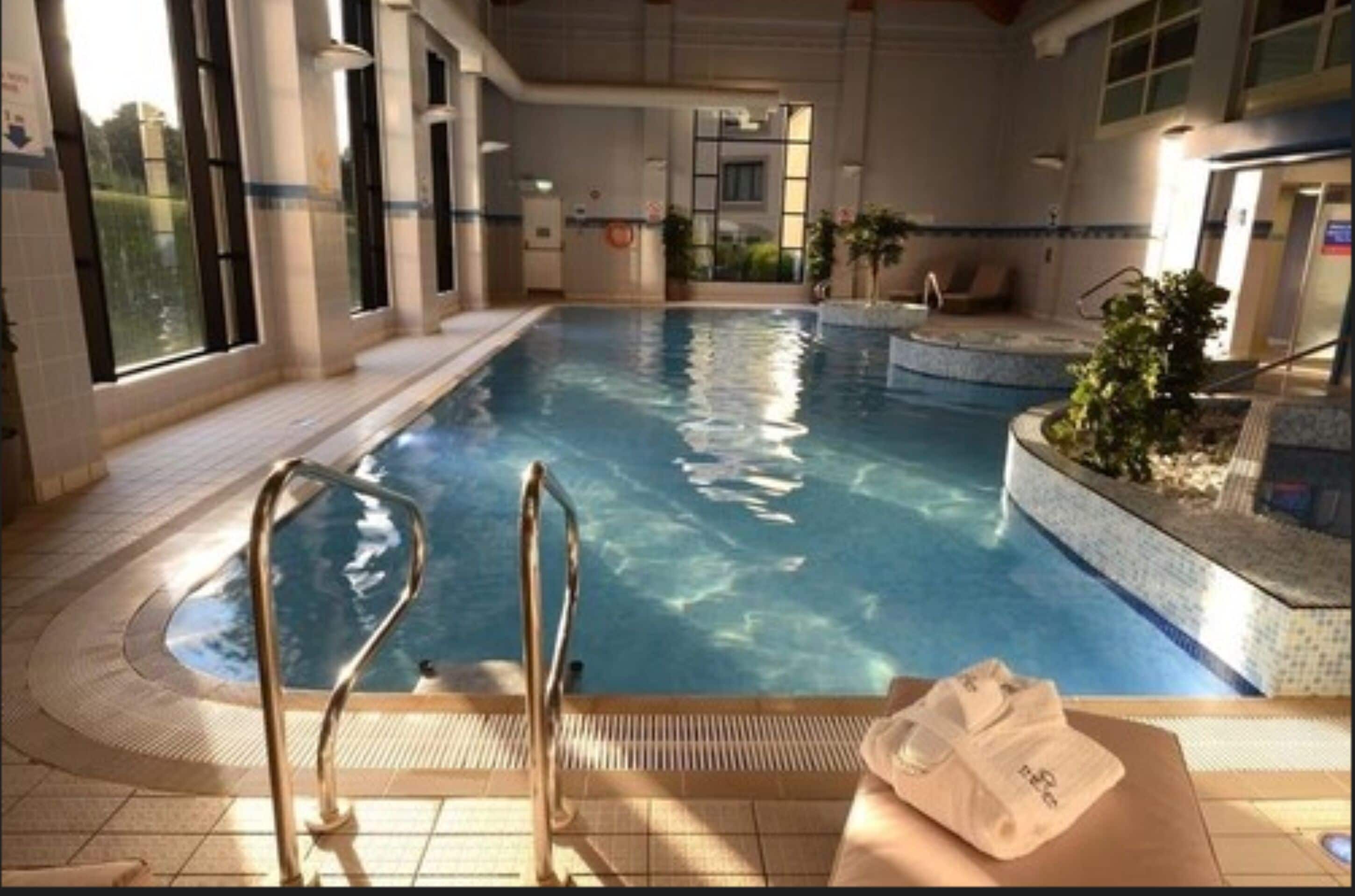 indoor pool, pool loungers