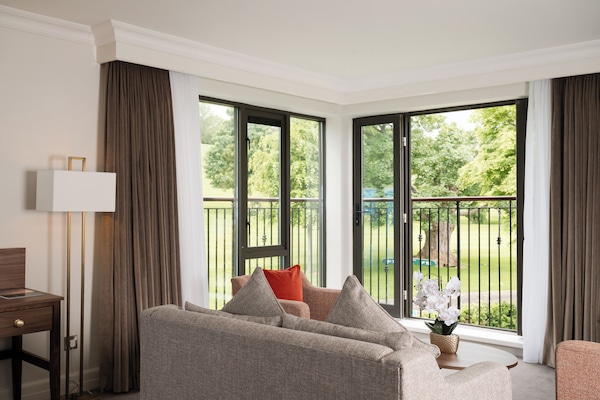 Coffres-forts dans les chambres, bureau, fer et planche Ă repasser