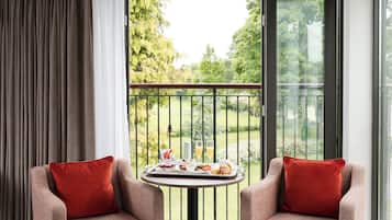 Caja de seguridad en la habitación y escritorio