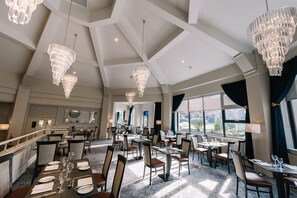 2 restauranter: frokost, lunsj og middag serveres