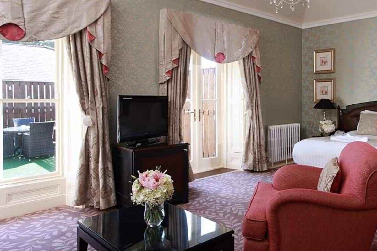 Studio Suite Cao cấp | Két bảo mật tại phòng, bàn, bàn ủi/dụng cụ ủi quần áo