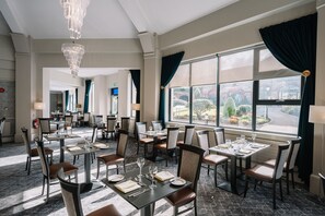 Daily full breakfast for a fee - Roe Valley Resort (Limavady)