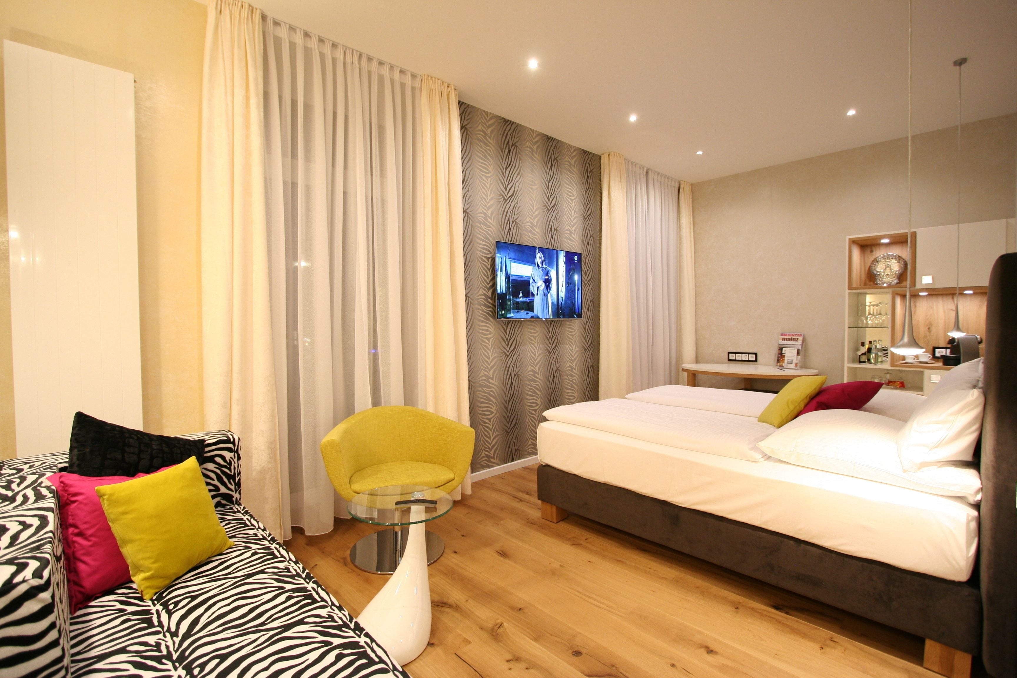 cuddle room | egyptian cotton sheets, premium bedding, minibar, in-room safe