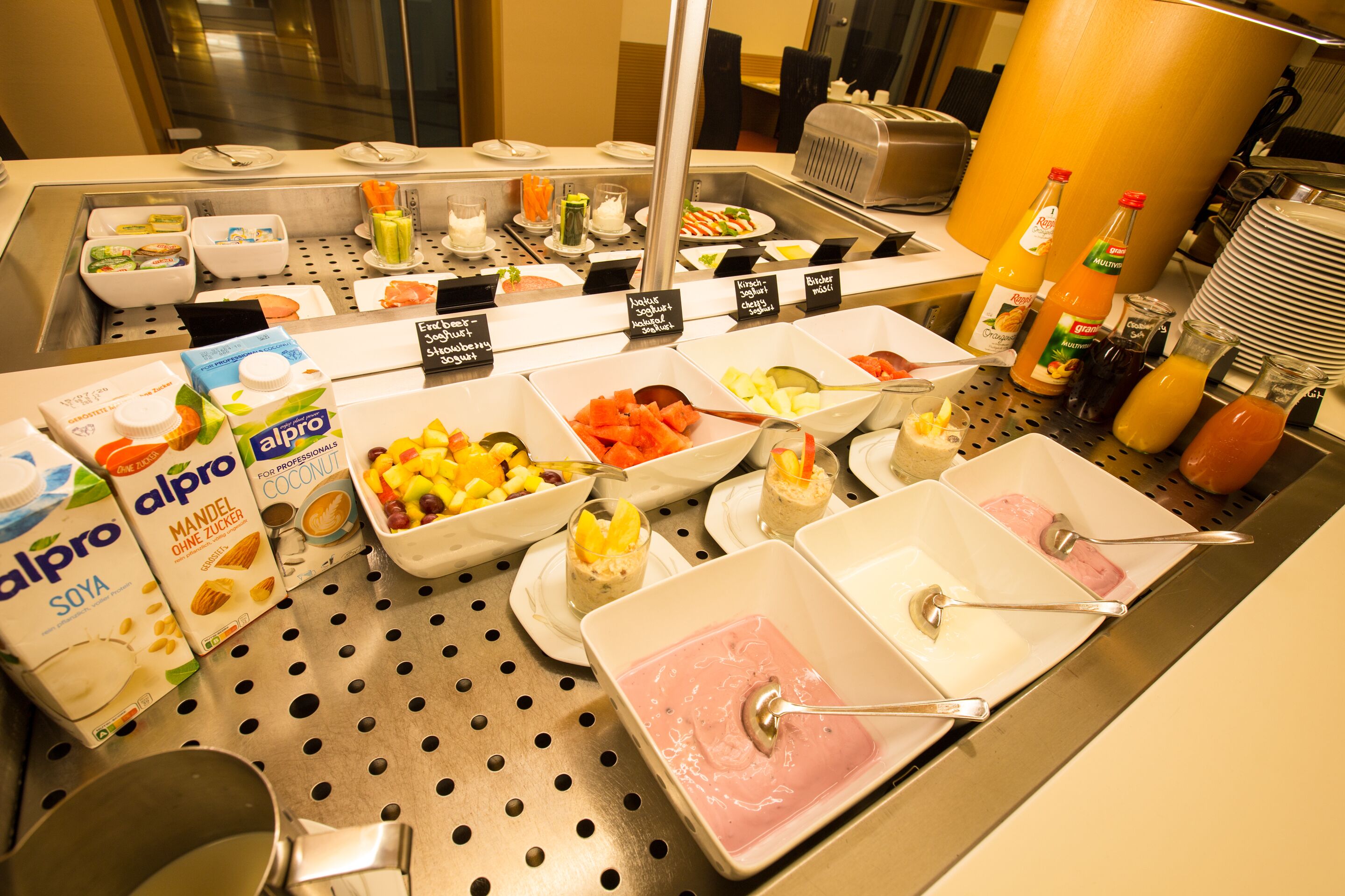 Buffet breakfast on weekdays (EUR 18 per person)