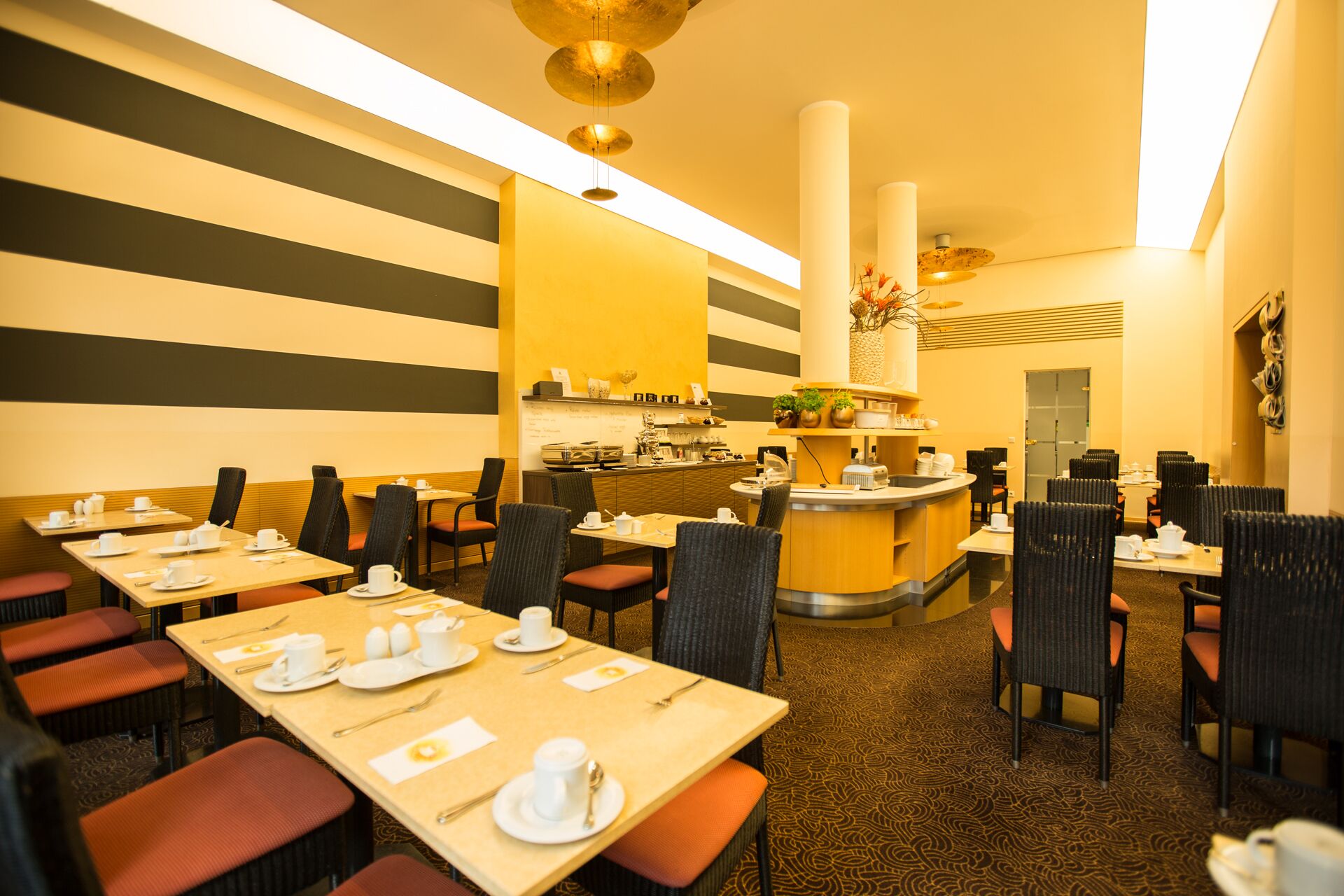 Buffet breakfast on weekdays (EUR 18 per person)
