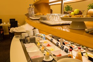 平日供應付費吃到飽自助式早餐