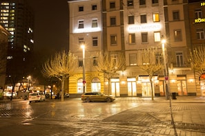 Hotel Hammer features a classic architectural style with multiple windows and balconies.