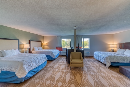 1 habitación, caja de seguridad en la habitación y escritorio