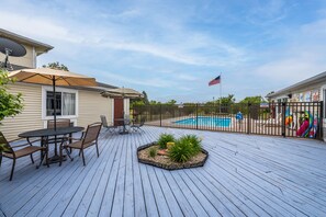 Sundeck - American Inn and Suites Dundee (Dundee)
