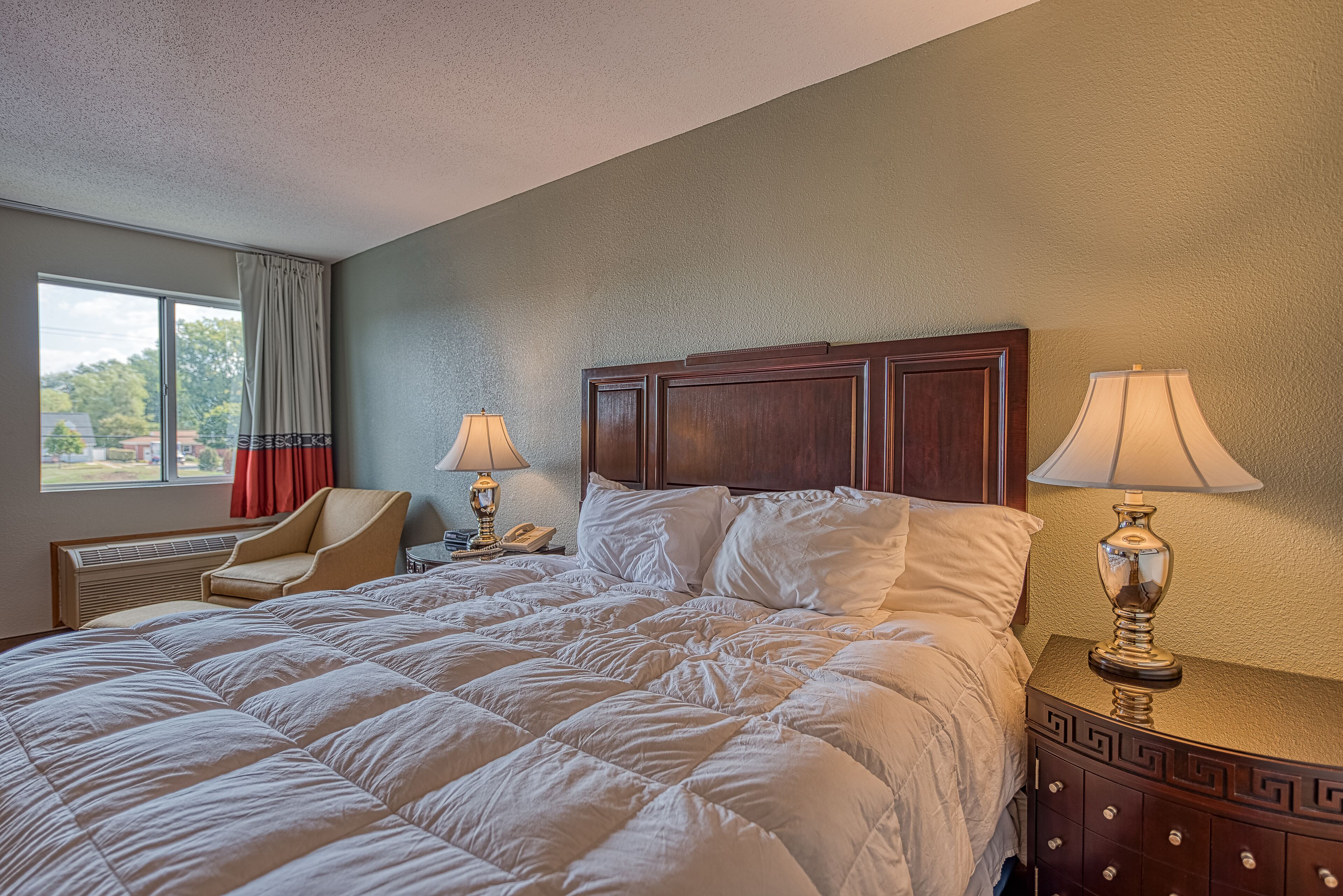 Habitación senior | Caja de seguridad en la habitación y escritorio 