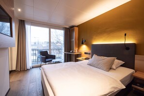 Hypo-allergenic bedding, minibar, in-room safe, individually decorated - Engimatt City & Garden Hotel (Zürich)