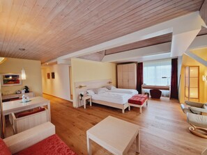 Relax Suite | Ropa de cama hipoalergénica, minibar, caja fuerte