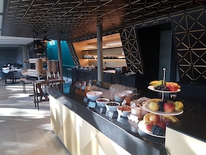 Daily full breakfast (CHF 28.00 per person)
