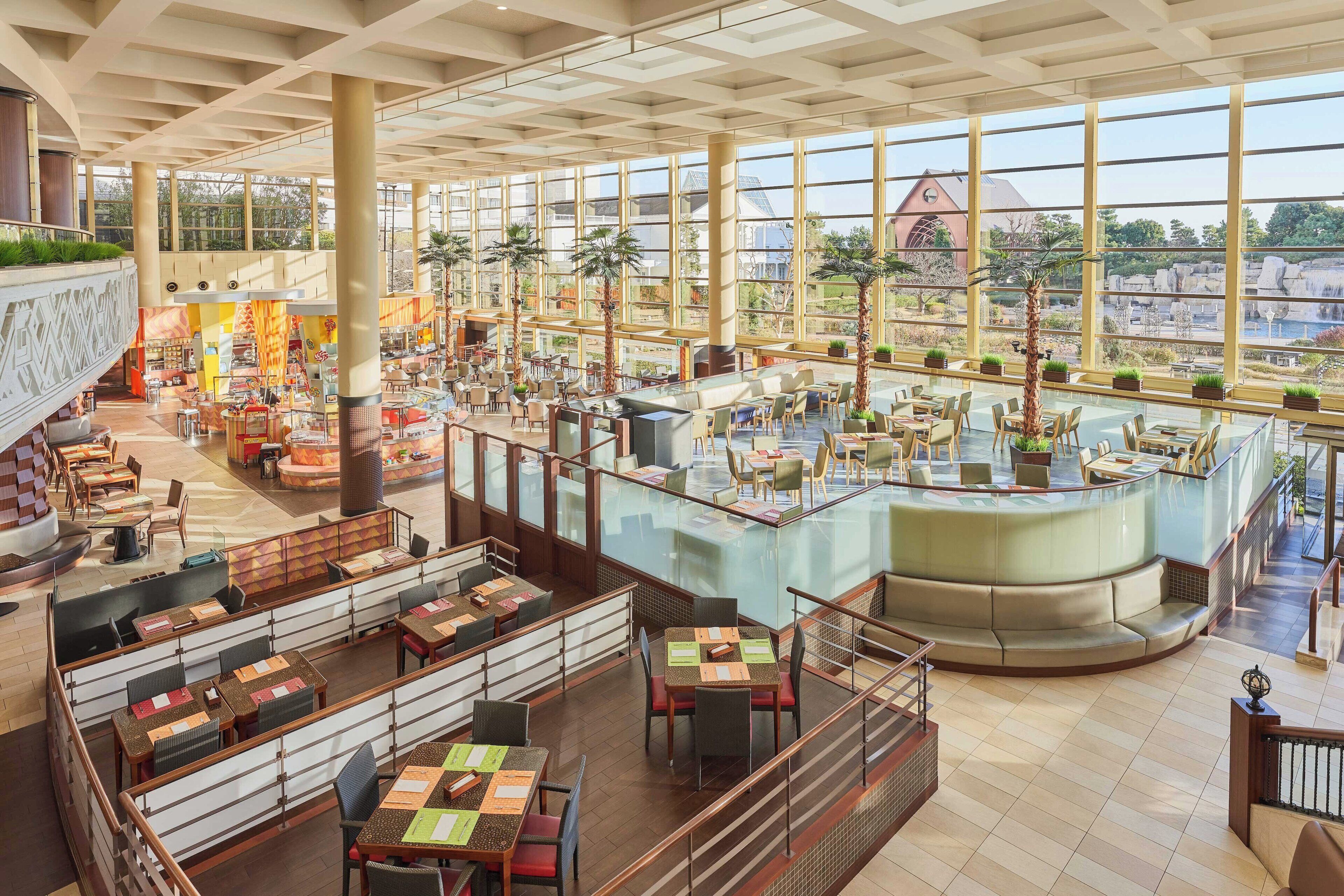 breakfast, lunch, dinner served; international cuisine