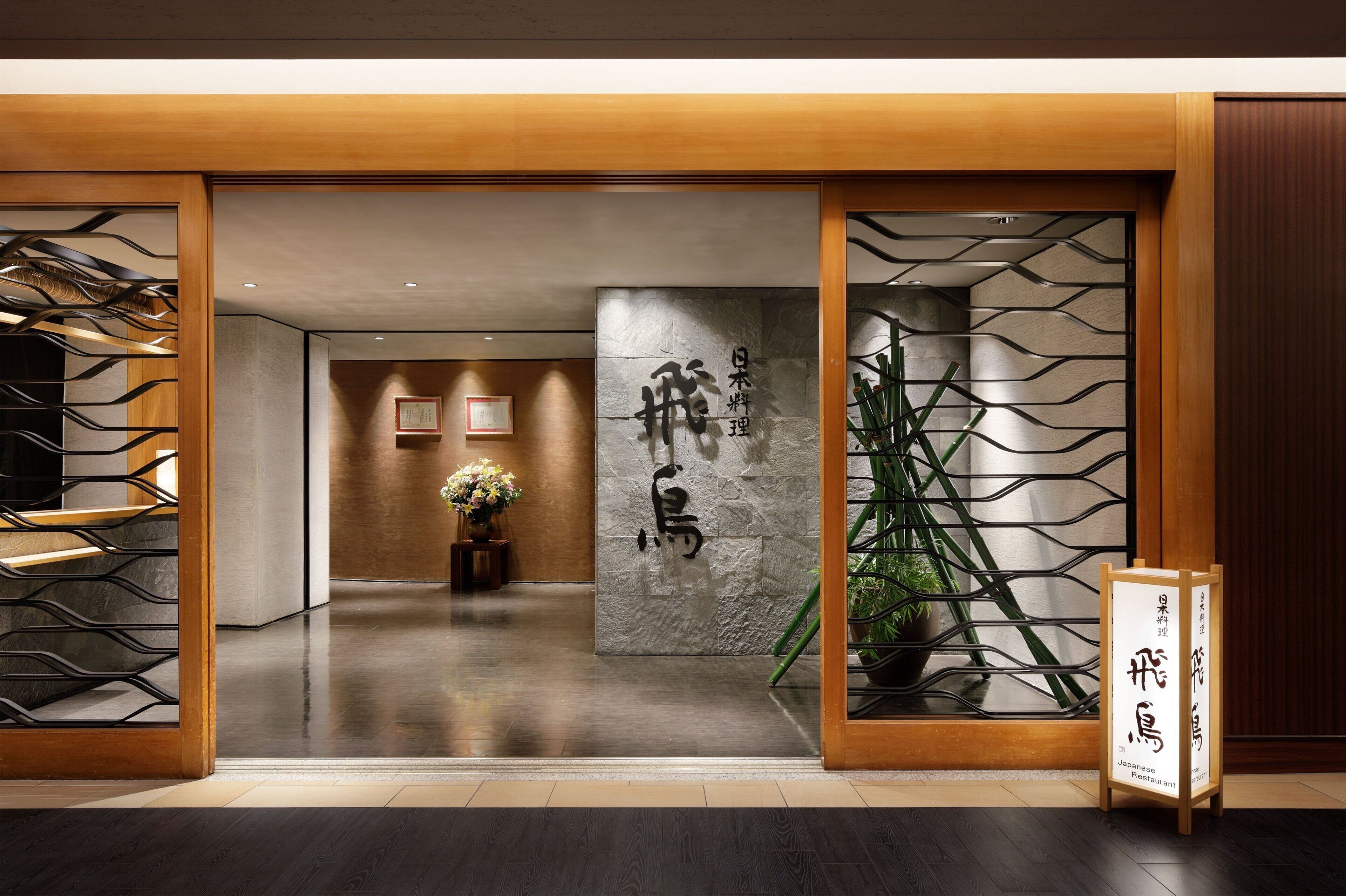 朝食、ランチ、ディナーに営業 (多国籍料理)