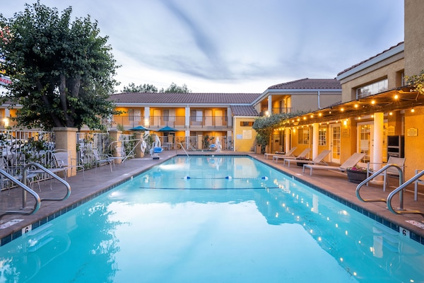 Außenpool, Sonnenschirme