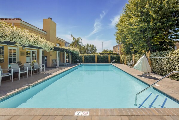 Outdoor pool, pool umbrellas