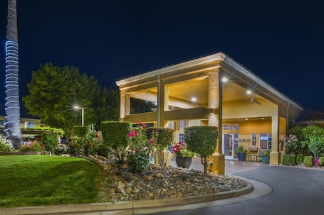 Fachada. Best Western Plus Dixon Davis