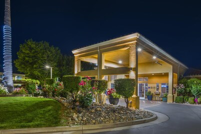 Best Western Plus Dixon Davis