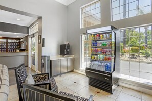 Lobby - Best Western Plus Dixon Davis (Dixon)