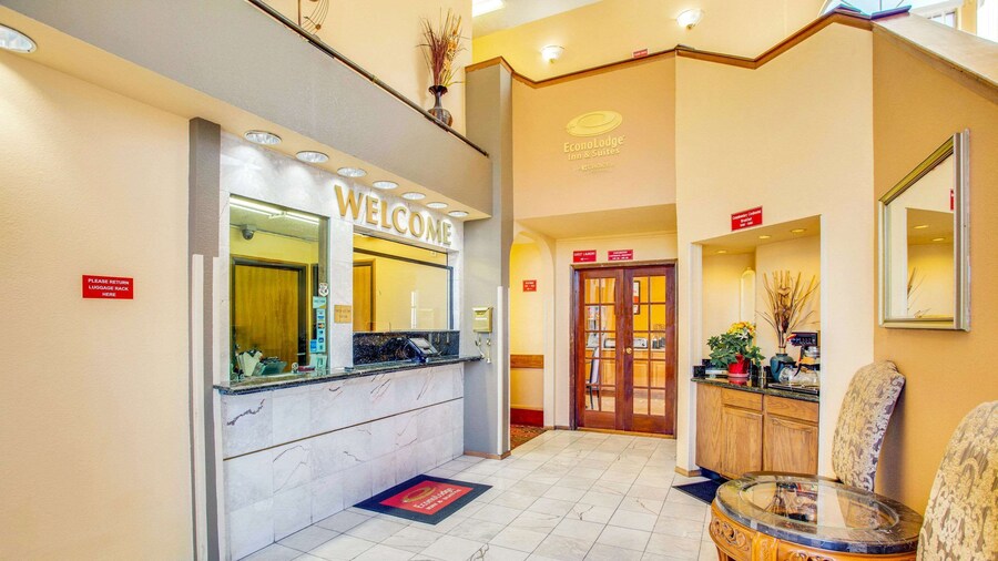 Econo Lodge Inn & Suites Albuquerque East I-40 Eubank Exit