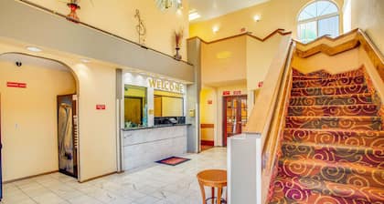 Econo Lodge Inn & Suites Albuquerque East I-40 Eubank Exit