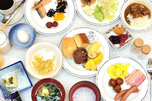 Daily buffet breakfast (JPY 1300 per person)