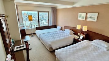 Deluxe Triple Room (2 beds with 1 extra bed) | Desk, laptop workspace, blackout drapes, WiFi (free)