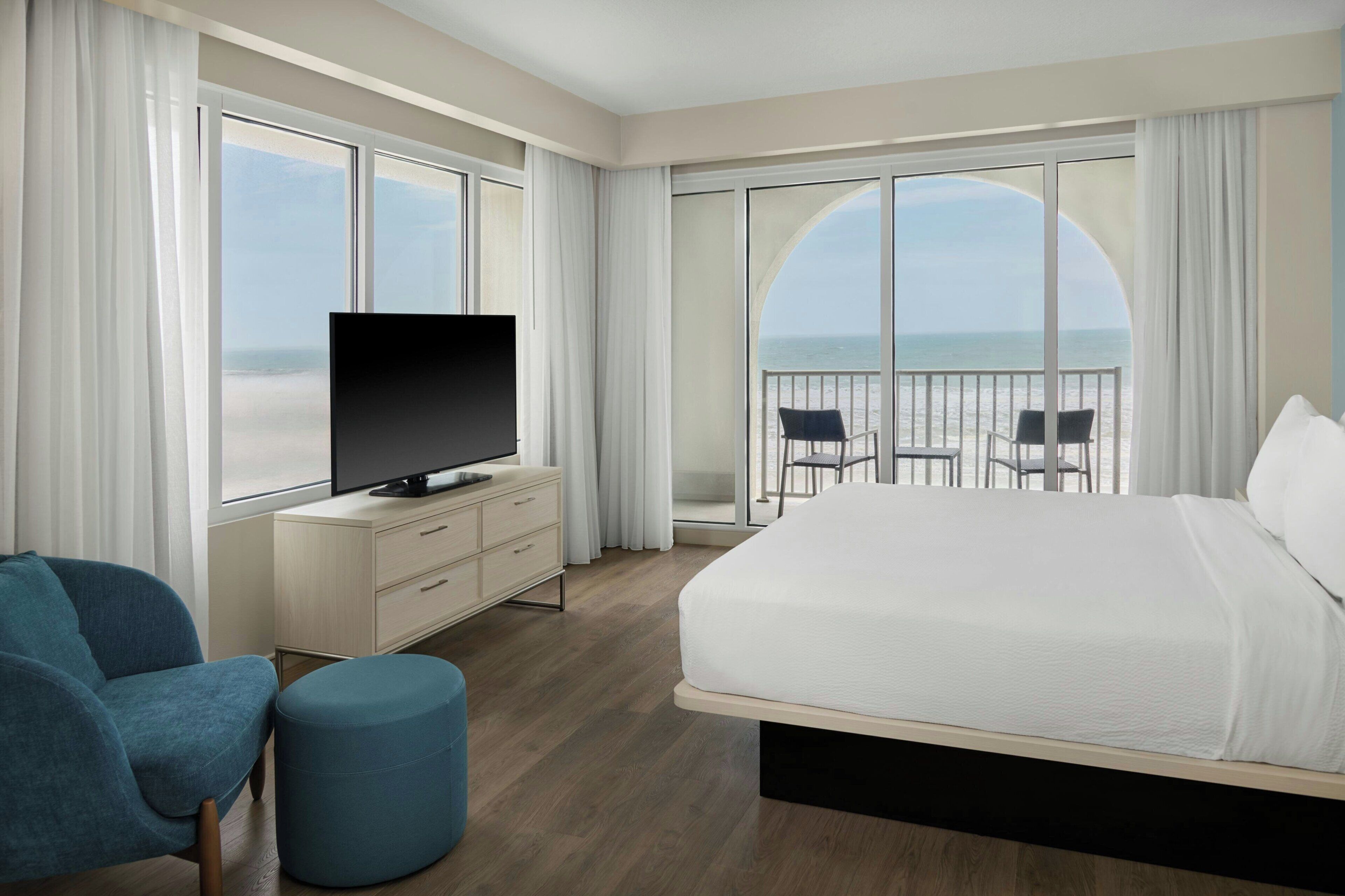 Executive Suite, 1 Bedroom, Oceanfront | Premium bedding, in-room safe, desk, laptop workspace