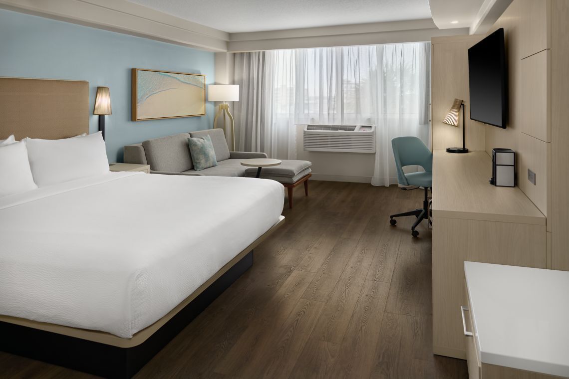 Premium bedding, in-room safe, desk, laptop workspace