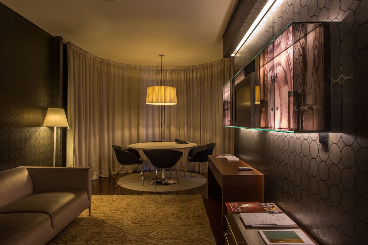 Televisión LCD 45 pulgadas con canales de televisión por cable