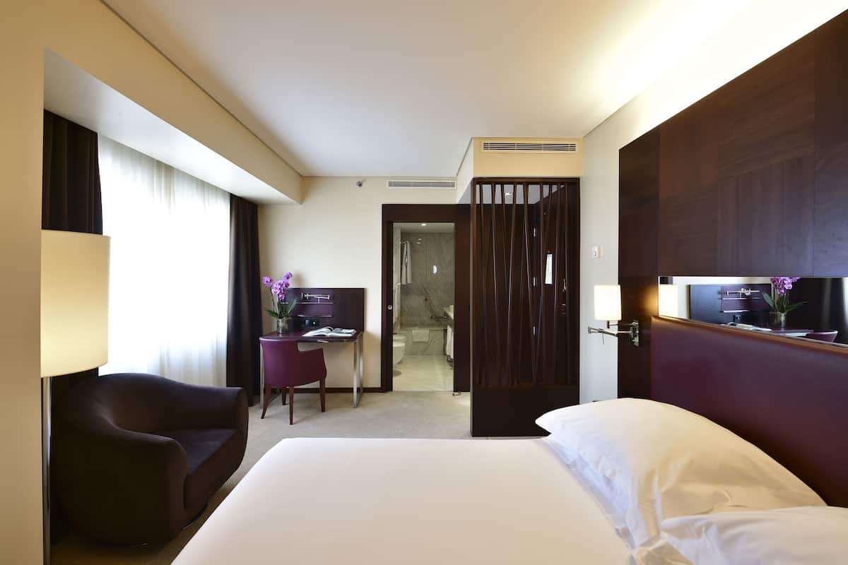 Executive Suite High Floor | 1 camera, minibar, cassaforte in camera, una scrivania