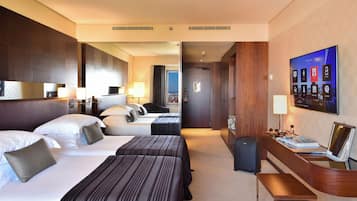 Camera Executive con 2 letti singoli | Minibar, cassaforte in camera, una scrivania, tende oscuranti