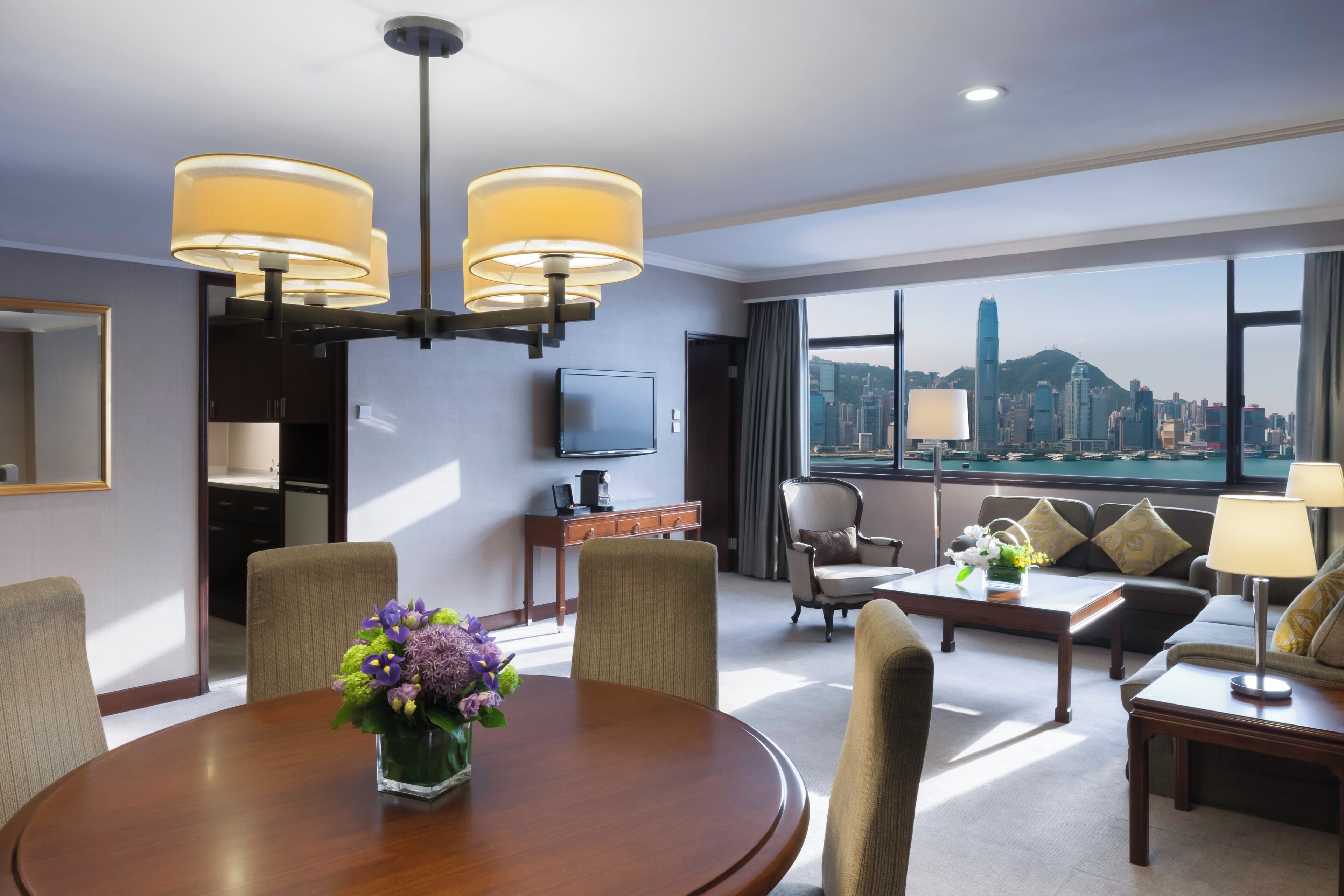 Deluxe Suite with The Continental Club Lounge Access | In-room safe, desk, blackout drapes, iron/ironing board