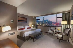 In-room safe, desk, blackout drapes, iron/ironing board - Marco Polo Hongkong Hotel (Kowloon)