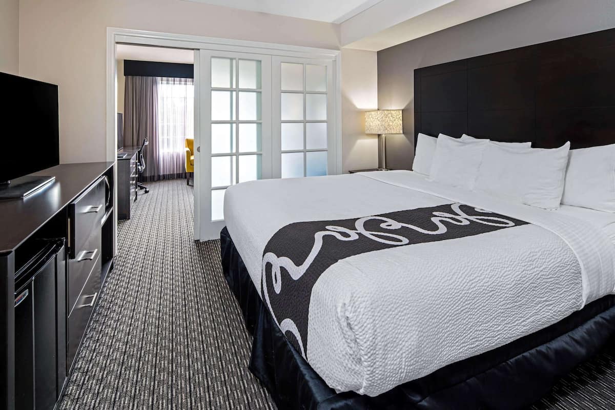 Suite, 1 King Bed | Premium bedding, desk, blackout drapes, iron/ironing board