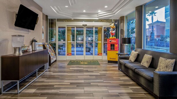 Lobby - La Quinta Inn & Suites by Wyndham Anaheim (Anaheim)