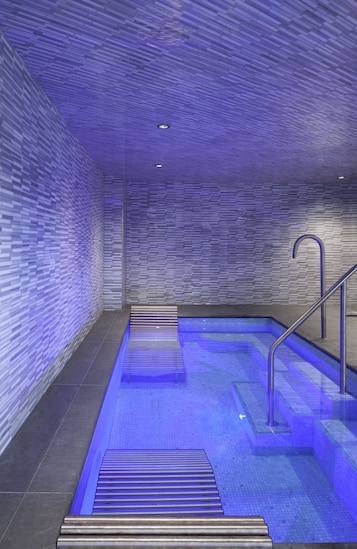Piscine intérieure
