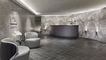 Couples treatment rooms, body treatments, aromatherapy