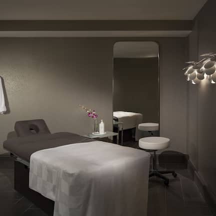 Couples treatment rooms, body treatments, aromatherapy