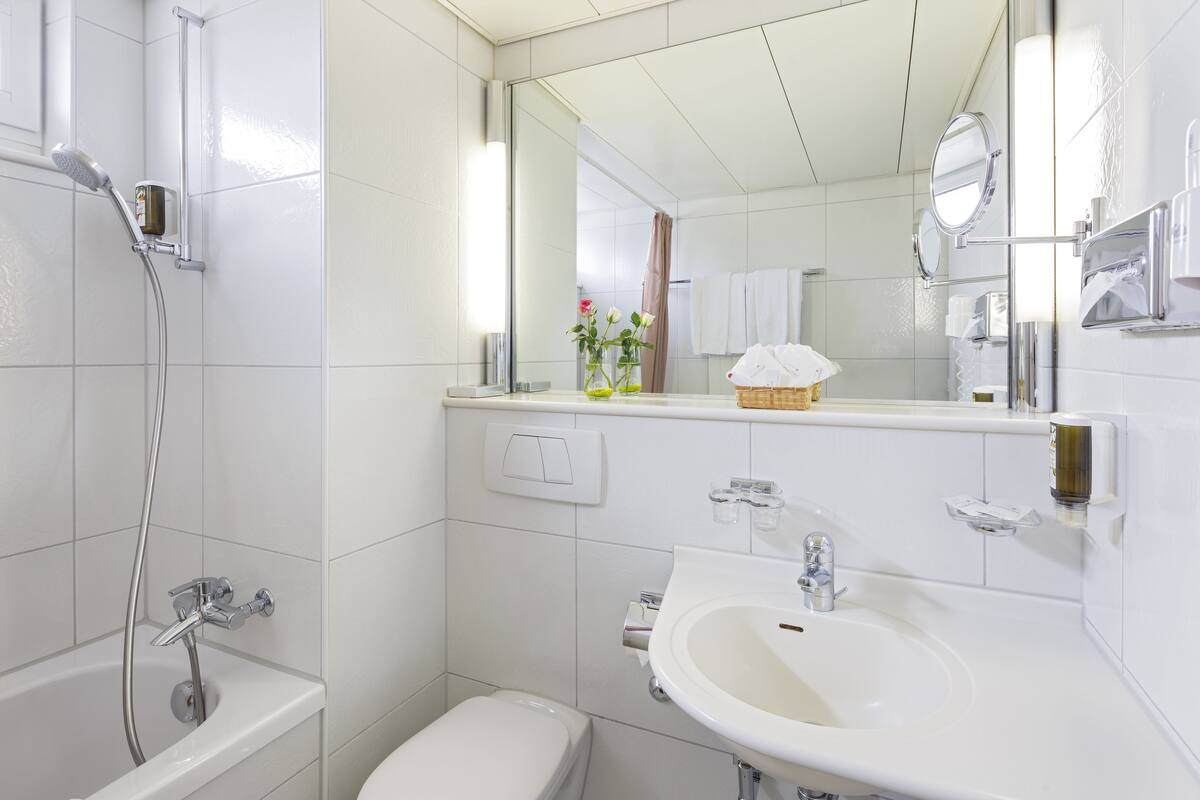 classic suite | bathroom | free toiletries, hair dryer, slippers, towels