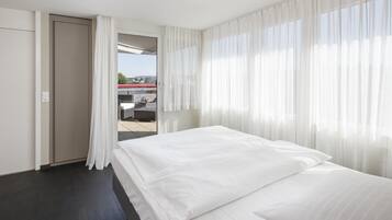 Sky Suite | Hochwertige Bettwaren, Zimmersafe, Schreibtisch