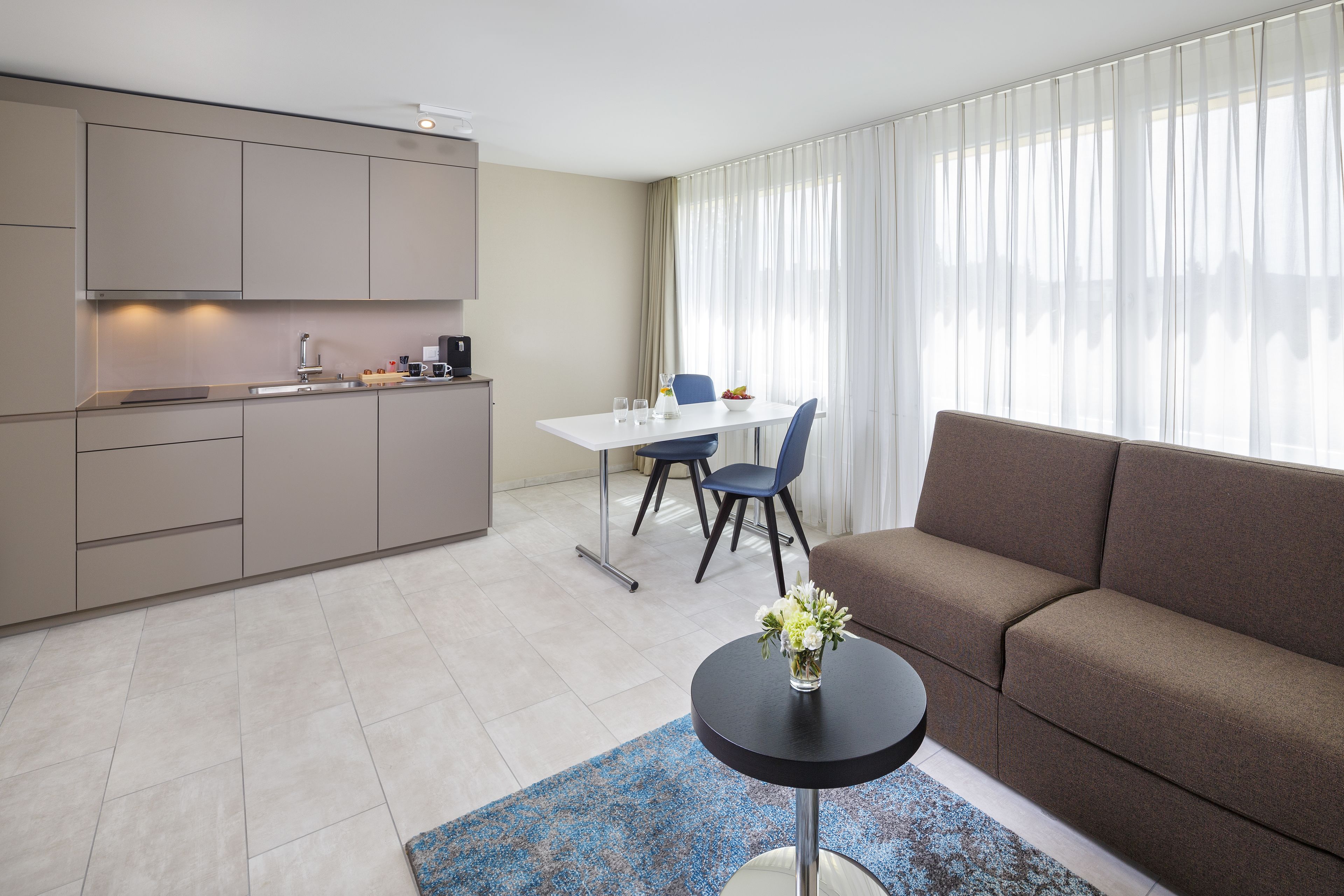 business suite | premium bedding, in-room safe, desk, laptop workspace