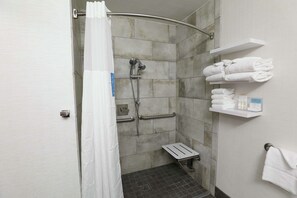 Habitación, 1 cama King size, con acceso para personas discapacitadas, para no fumadores | Baño | Amenidades de baño gratuitas, secadora de cabello, toallas 