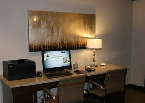 Business center - Hampton Inn Dyersburg (Dyersburg)