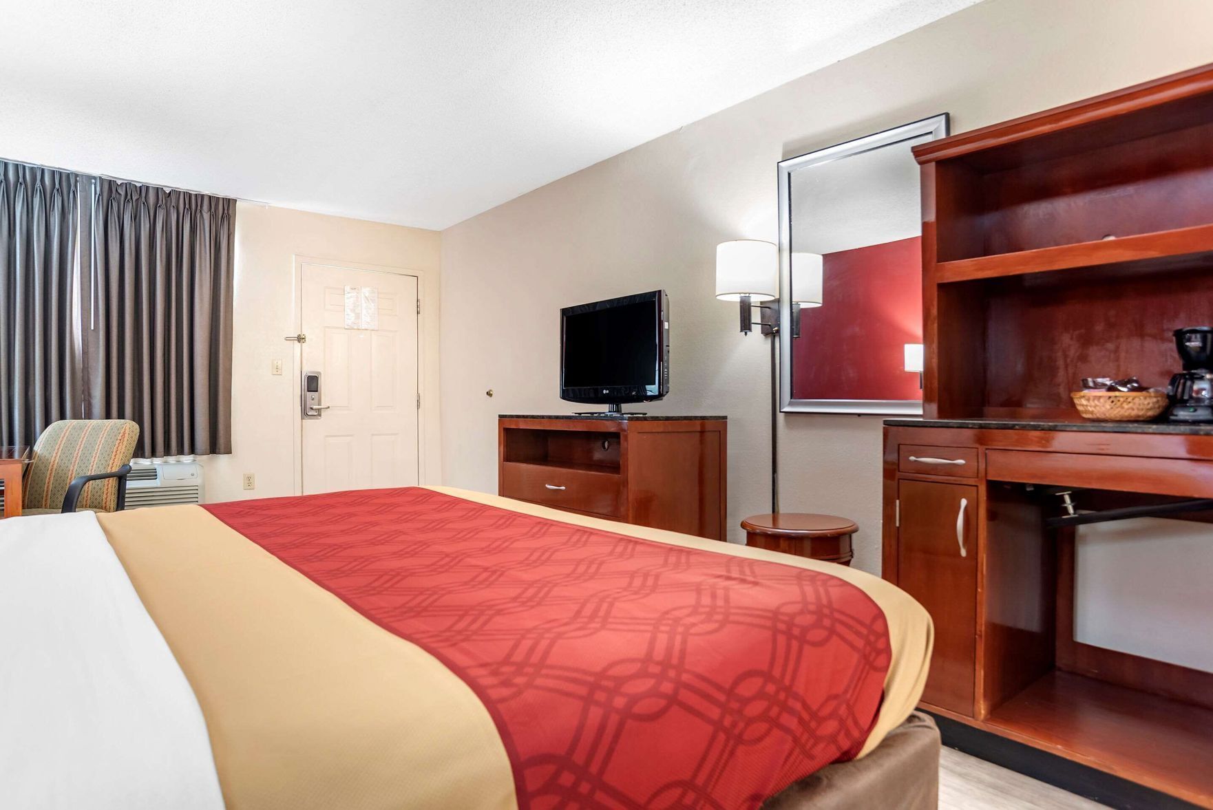 Free WiFi, bed sheets
